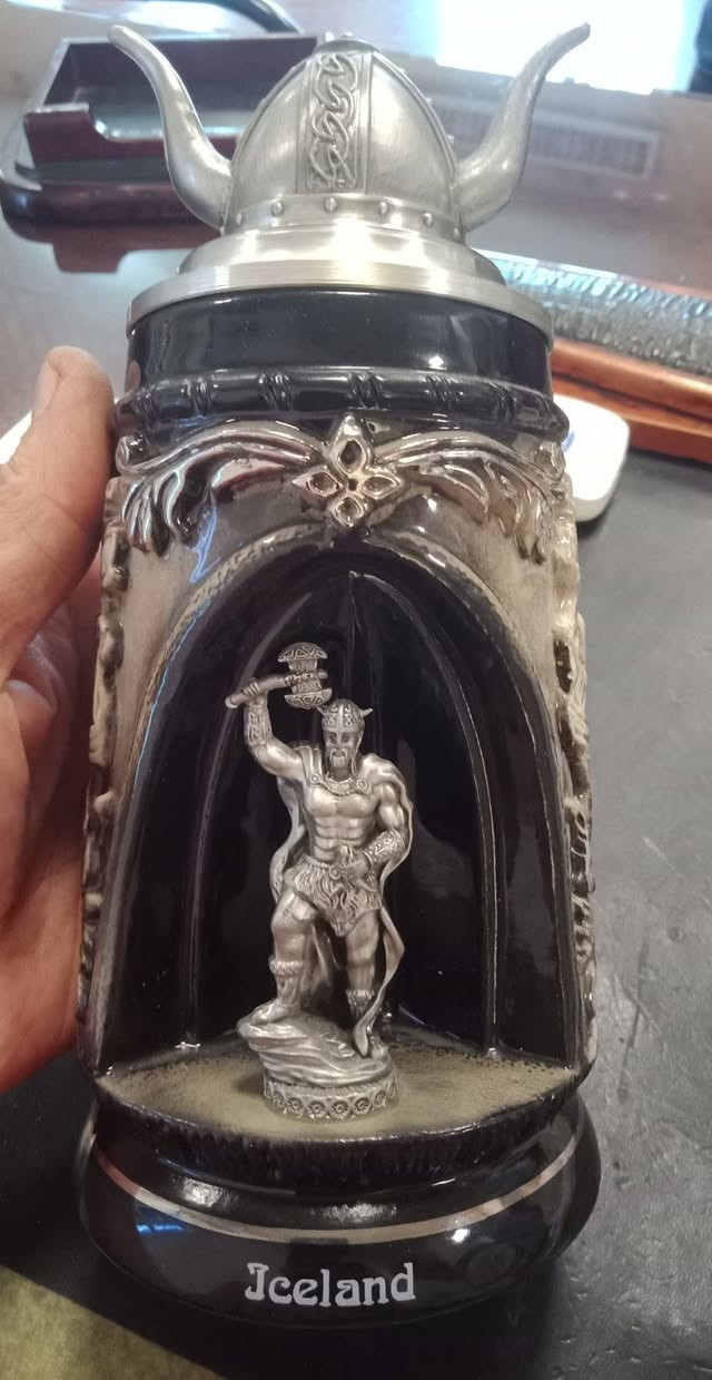 تحفه صناعه يدويه قديمه صنعت فى المانيا تم صنع عدد معين بس منها للأقتناء التحف النادره


**إذا كنت صاحب هذا الإعلان وتريد حذفه لأي سبب، رجاءا أرسل رسالة إلى الدعم الفني**