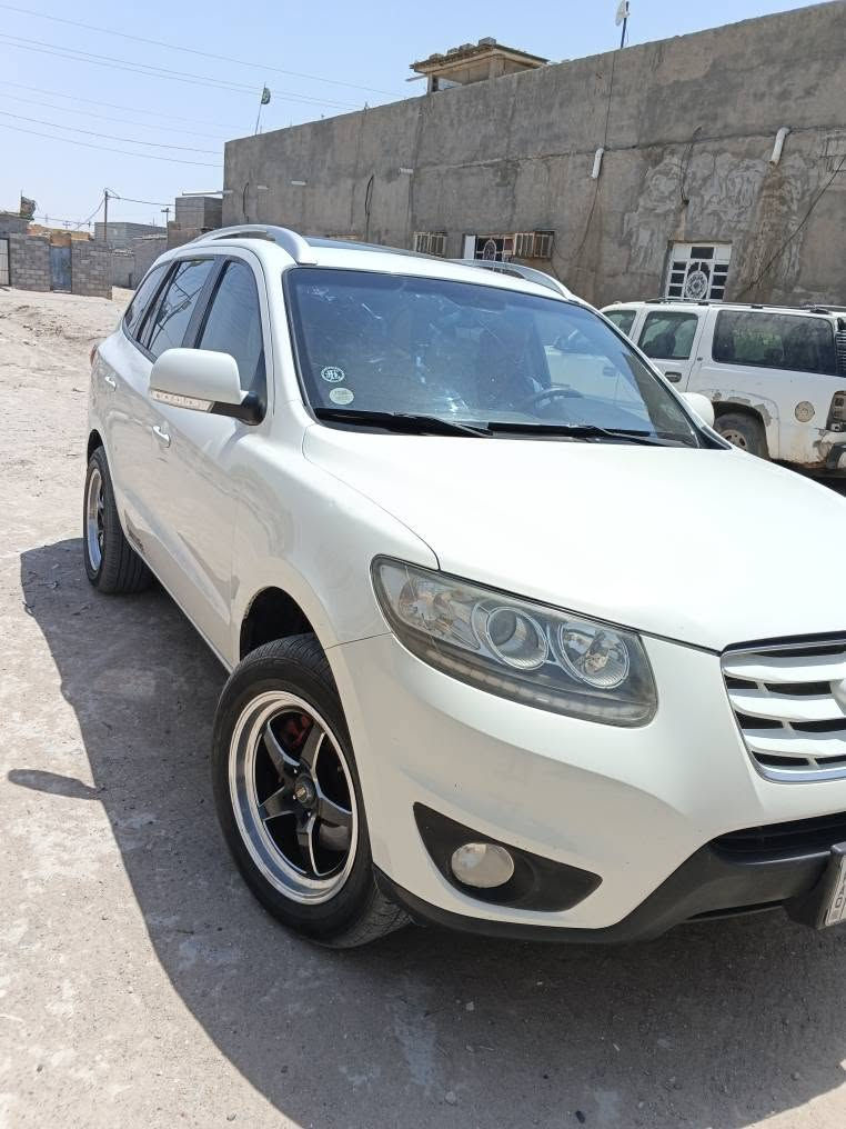 من رخصة الادمن سيارة هونداي سنتافي وارد خليجي بيها مكانات بارد والدعامية الامامية مبدلة تخم تاير جديدة مكينه كير فول تبريد فول حدادية خير من لله السيارة مال بيت ماشية 185الف قول مواصفات تحكم ستيرن تنته سبعة راكب 3 قطع تبريد دواخلي بيجي السعر 140 وبيها مجال للاستفسار مراسلتي خاص او الاتصال على *********** البصرة, العراق
