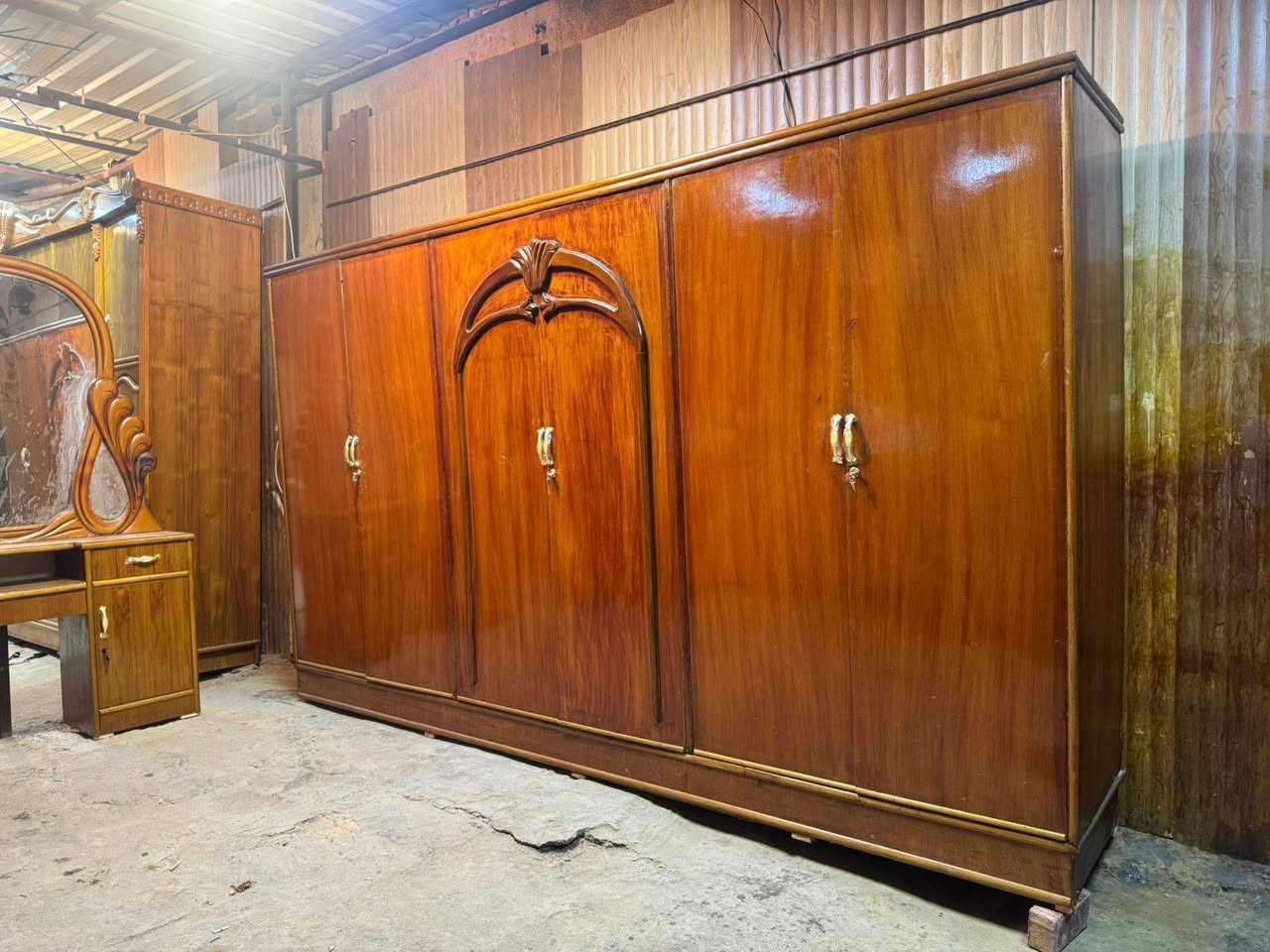 معمل ومعرص عباس الشمري 
غرفه مستخدمه ام 6
سعره بلاش 450
***********
مكان بغداد الامين الثانيه شارع الارامل
