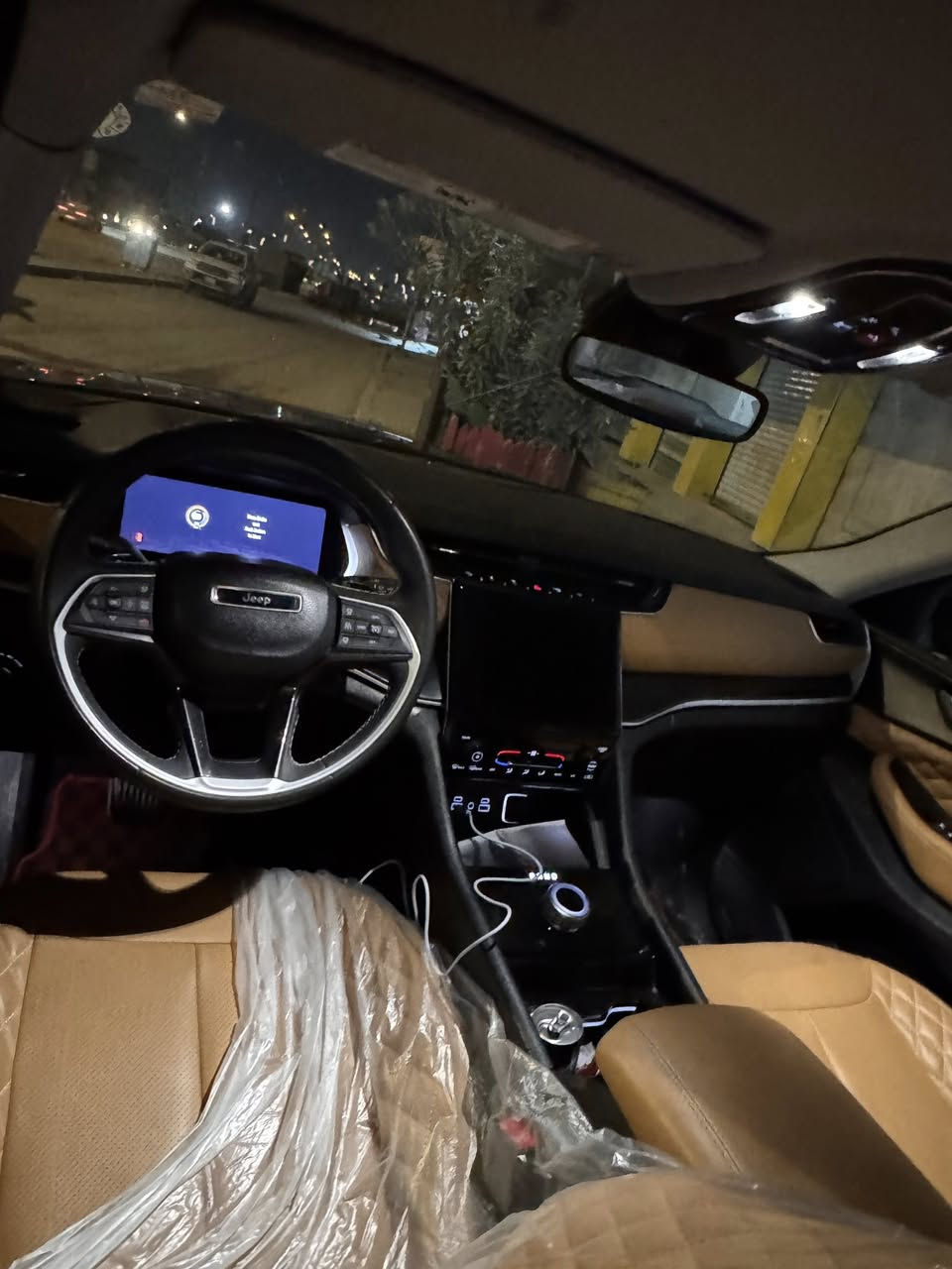 السلام عليكم جيب لاريدو 
موديل 23 حادث جاملغ وبنيد بدون داخل ماشيه 23 دخول جديد رقم أربيل تحويل أو وكاله 
مواصفات معروفه 
السعر 255 وبيه مجال  
مكاني بابل حله ***********
