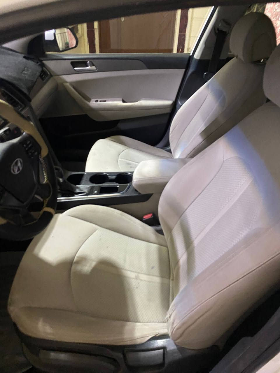 السلام عليكم 
سوناتا 2015 وارد امريكي للبيع للبيع. 
مكينه GDi 2400 حقن مباشر 
ضررها جاملغ وبنيد فقط. 
السعر: 120 ورقه وبيه مجال. 
للأستفاء الاتصال على الرقم: 
‏‪***********‬‏
