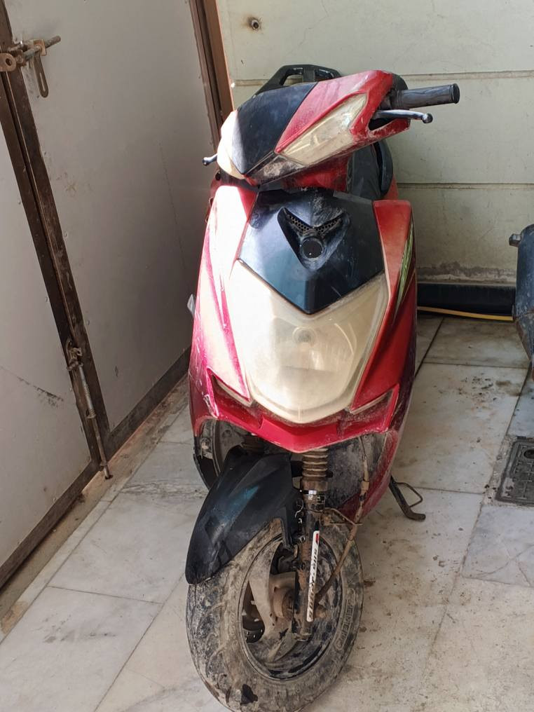 دراجة سكنس محرك ماكس مفتوحة شغالة سلف هندر كهربائيات شغالة محرك ناعم دراجة مال جناي 
سعر 300  الف 
مكان كربلاء يم مستشفى الكفيل 
*********** كربلاء, العراق
