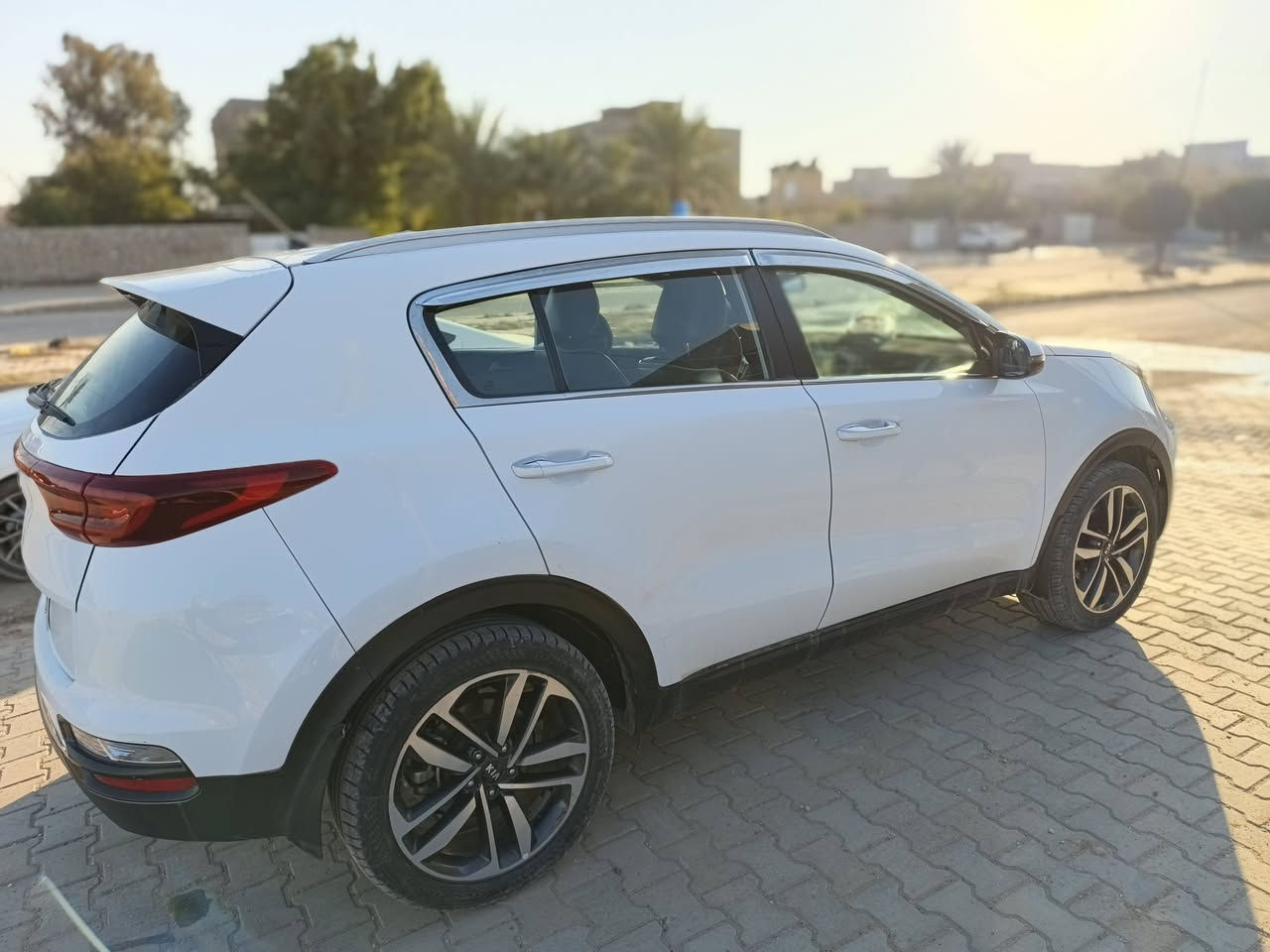 السلام عليكم 
للبيع كيا سبورتج خليجي 
  رقم بغداد 
موديل ٢٠١٩ شكل ٢٠٢٠ 
المحرك ٢٠٠٠ دوش 
المواصفات نص فول
حساسات أمامي خلفي
تحكم درايم فود
مري شفط
كشنات جلد 
وباقي المواصفات المعروفه 
السونار مرفق داخل الصور 
السعر ١٨٠ورقه 
مكان السياره بغداد المحموديه
للإستفسار ***********
***********
