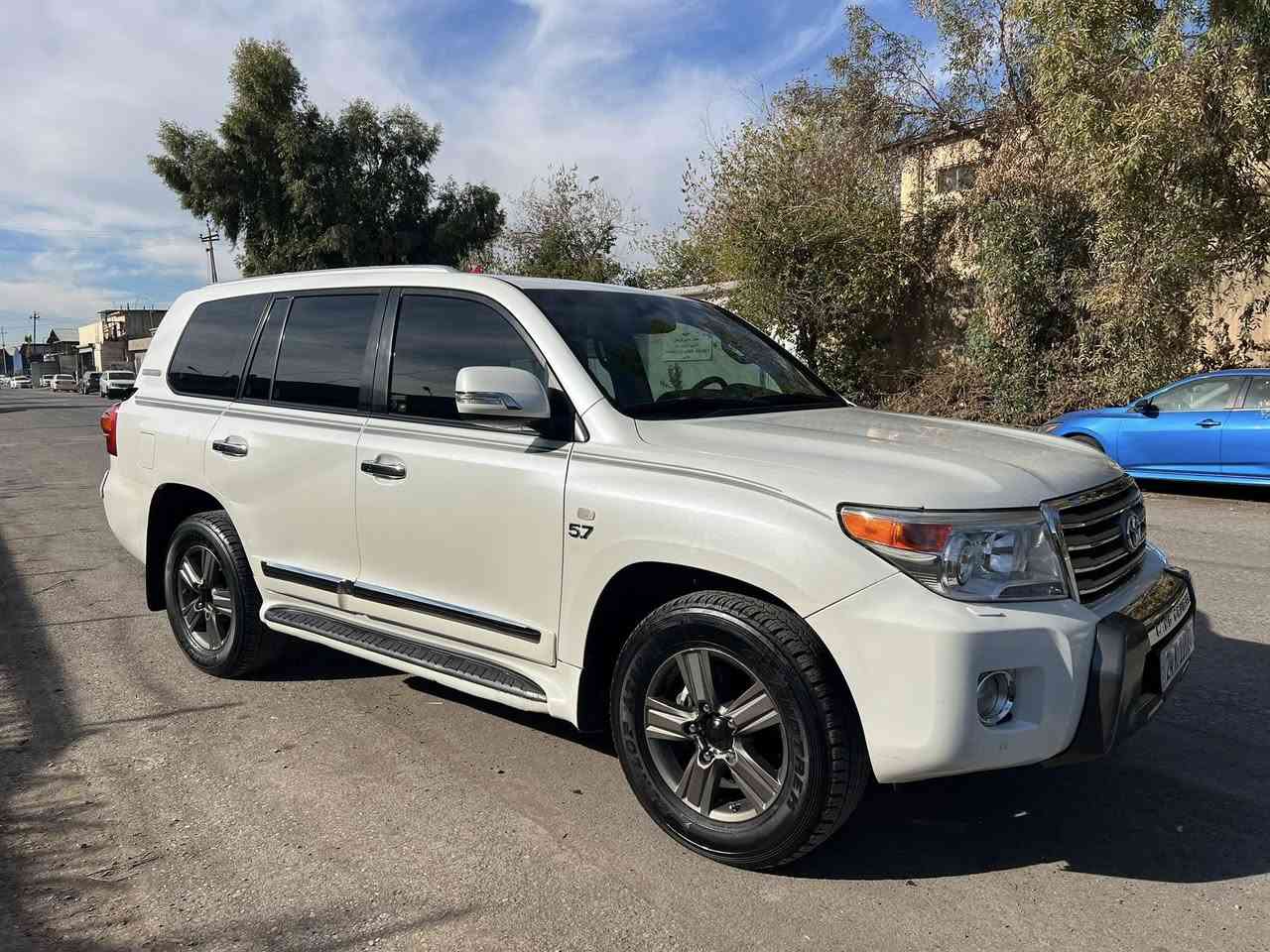 تويوتا لاند كروز VXR (مواصفات قطري ) 
محرك V8. 4700 
موديل:2009
سياره مكفوله كفاله عامه  گير محرك بشرت 
بدون صبوغ فقط مكانين بي علبارد —————————————————
مواصفات فول فول VXR شركه جيهان درجة واحد 
- ابواب فتح قفل لمس
- كشن جلد
- سلايت روف 
- حساس امامي خلفي 
- كشنات امامية كهرباء / كشن السائق ٣ ازرار
- ثلاجة 
- تحكم ستيرن 
- ٨ ايرباك - 
- زراك لايت

‏‎رقم سنويه جديد 
‏‎شرت تحويل 
‏📍‎مكان السياره اربيل 
سعر ي: 295 شويه بي مجال 
رقم هاتف ***********.

‏‎
