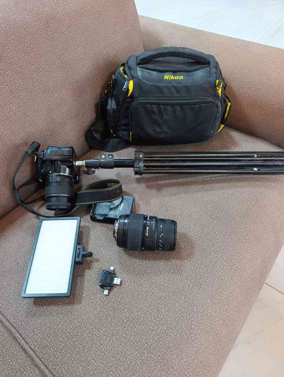 كامرة نيكون نظيفة جدا
كل الملحقات بالصورة موجودة وياها 
السعر 250
مكاني الشعب قرب جامع الشروفي


**إذا كنت صاحب هذا الإعلان وتريد حذفه لأي سبب، رجاءا أرسل رسالة إلى الدعم الفني**