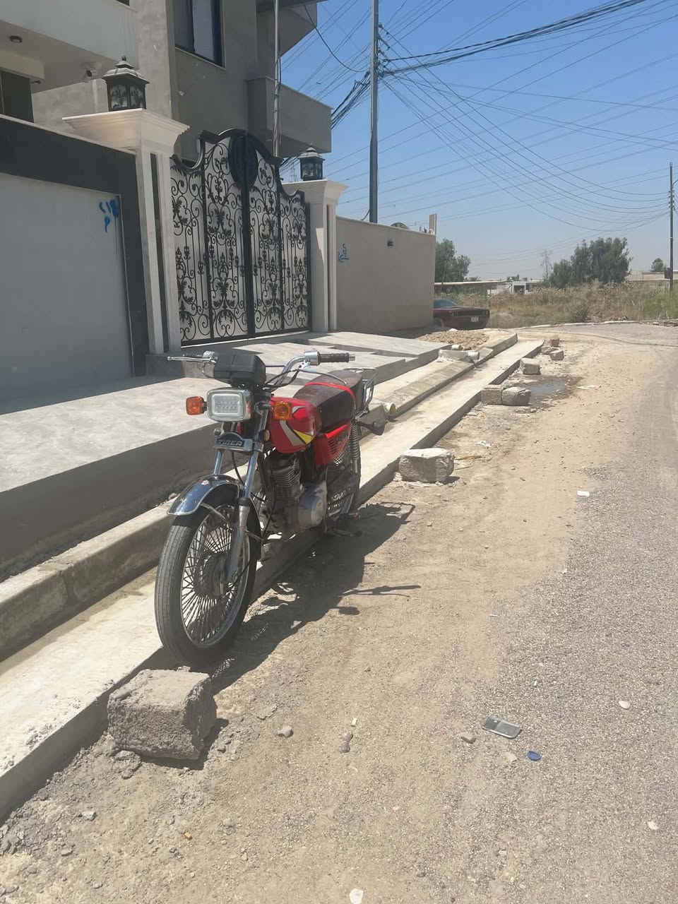 دراجة تايكر 2021
اربعة كير 
دراجة كاملة مكملة ما عايزها شي
لايت عينة اشاير دشبول كامل مكمل شغال ما تصرف علي دينار 
سعر 480 وبي مجال يفيد الجناي والدلفري معدل نار وشلعة نار وفصلة نار شرط كلشي ما يعوزوو  
واتساب ***********
