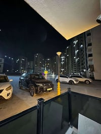 بسعر مليون و٣٠٠ شقة للإيجار في مجمع دار السلام مؤثثة بالكامل طابق عالي...