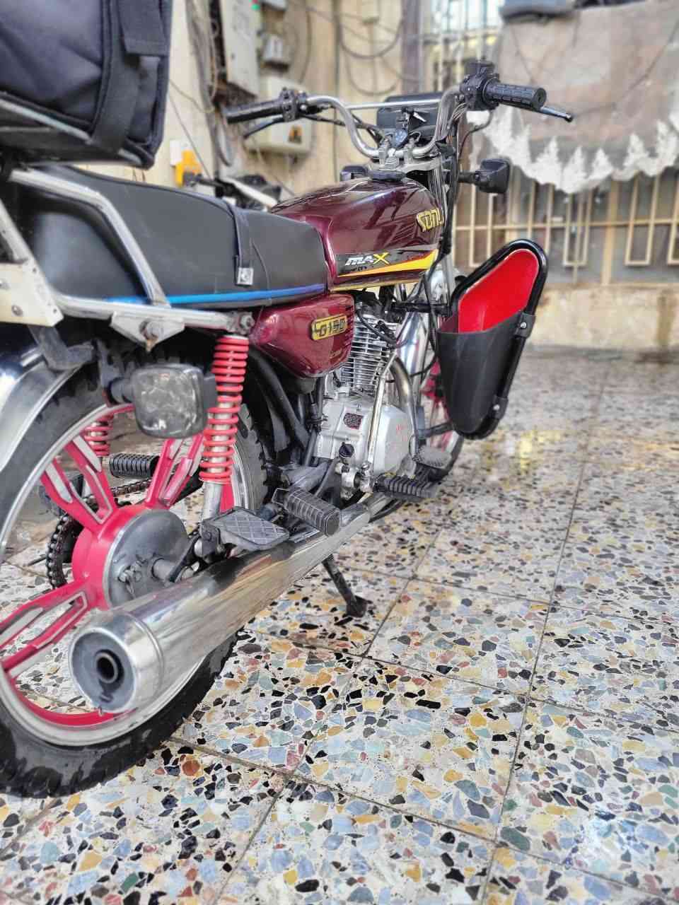 سلام عليكم دراجه ايراني سيفان 5 كير شغاله سلف هندر كامله مابيها اي نقص كهربائيات كلها شغاله غراضها كلها جدد مسويلها ادامه سعرها 550  مكاني بغداد الشعب 
رقم الهاتف ***********
