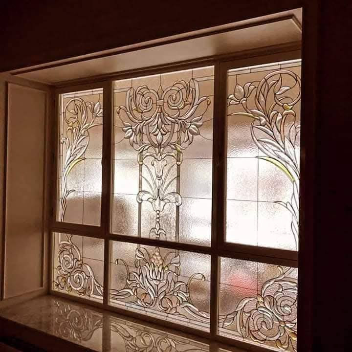 أعمال زجاجية متنوعه كادر مختص بالعمل.....***********...واتساب
