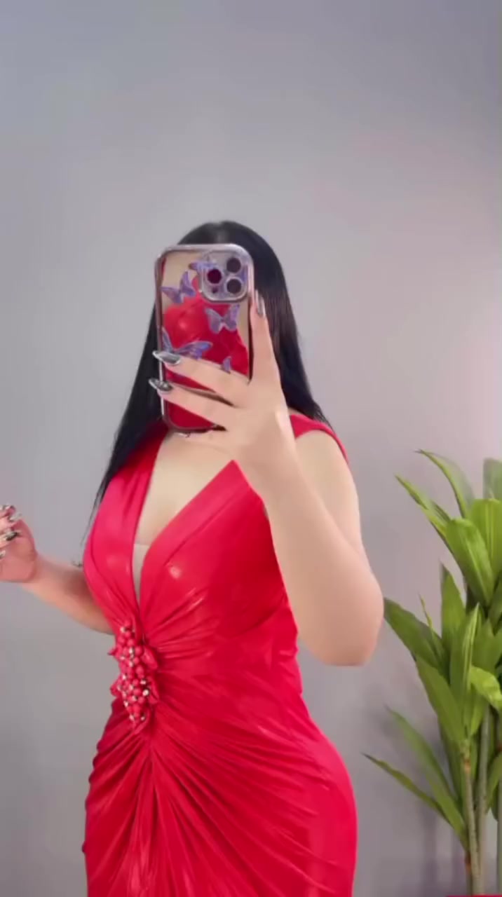 لكل من تبحث عن التميز في مناسباتها الخاصة، نقدم لكِ قطعة فنية تجمع بين الرقي والجودة العالية.
​✨ لماذا تختارين هذا الفستان؟
​الخامة: قماش كوالتي (درجة أولى) يتميز بانسيابية مذهلة وملمس فاخر.
​التصميم: قصة عصرية تناسب حفلات الزفاف والسهرات الراقية.
​الألوان: اخترنا لكِ تشكيلة ألوان ملكية (الأزرق النيلي، الأخضر الزمردي، والخمري) للابتعاد عن المألوف.
​القياسات: متوفر بقياسات دقيقة (38 | 40 | 42) لتناسب قوامكِ بامتياز.
​🚛 يوجد لدينا خدمة توصيل لكافة المحافظات.
💬 للحجز أو الاستفسار عن سعر الجملة والقطعة، يرجى مراسلتنا عبر رسائل الصفحة أو ترك تعليق.
​#أزياء #فساتين_سهرة #فاشن #موديلات_2026 #أناقة #حفلات


**إذا كنت صاحب هذا الإعلان وتريد حذفه لأي سبب، رجاءا أرسل رسالة إلى الدعم الفني**