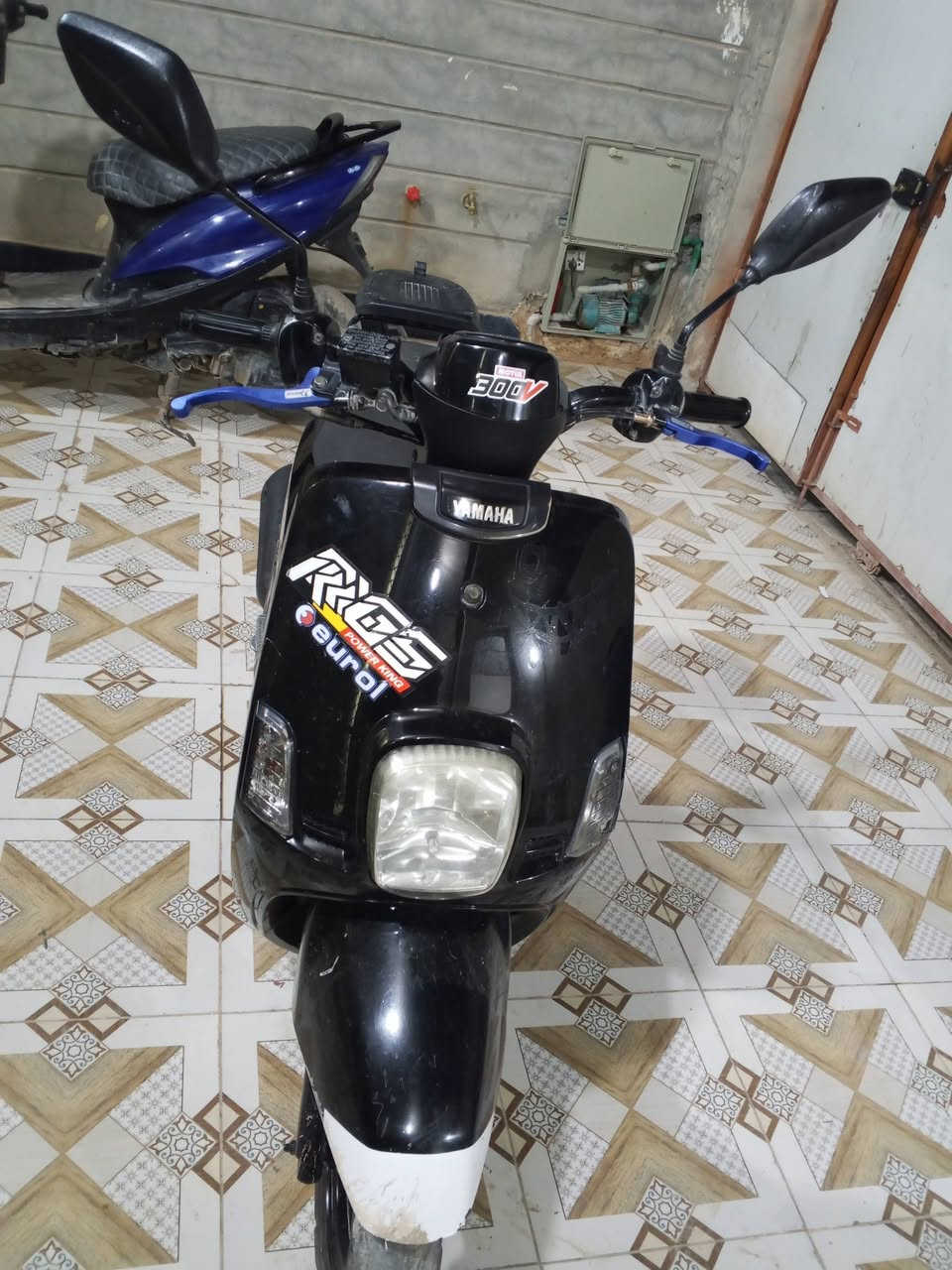 سلام عليكم دراجه للبيع مامفتوحه نضيفه نوزل نضافه ميه بل ميه كلهه شغاله صلاح الدين  سامراء الاتصال عل رقم***********
