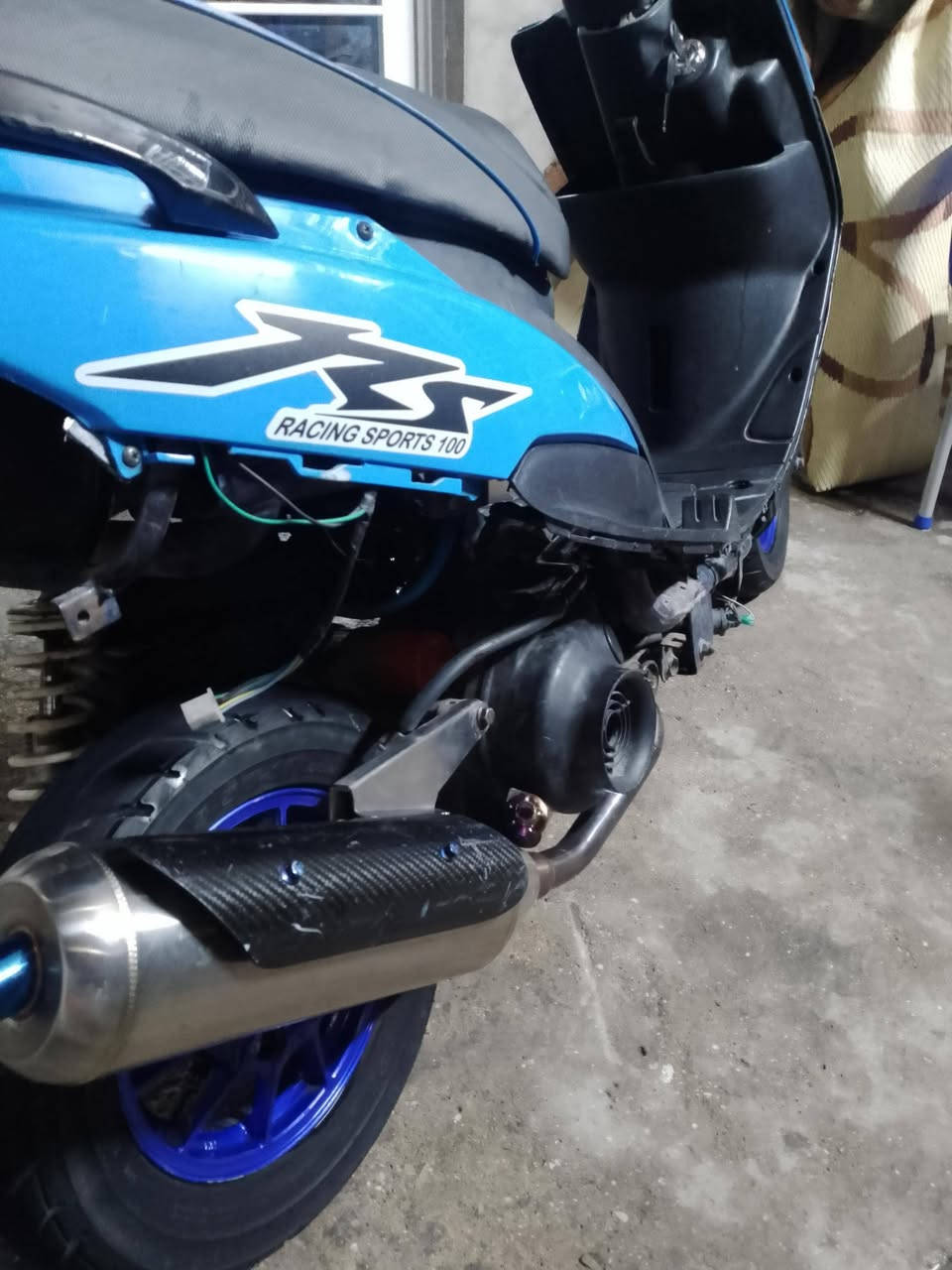 سلام عليكم حبايب ماكس عدلة دراجة هاون ارضي بدون مجامله ٥٥ بوشة اصليه عليها كلجات رياضي اصلي تفحص معدل فوك ١٠٠ صالنصه صجميه كاربون ب٧٥ ماخذها صدر رياضي دبل خلفي رياضي شوته ٤ ولفات ستاند رياضي وياله رياضي يدات بريك رياضي عنبار رياضي الكصه موجوده كابريتر عكس لدراجة رايده ٤٠٠ وبيه مجال حبايب مكاني بغداد حي العامل ***********
