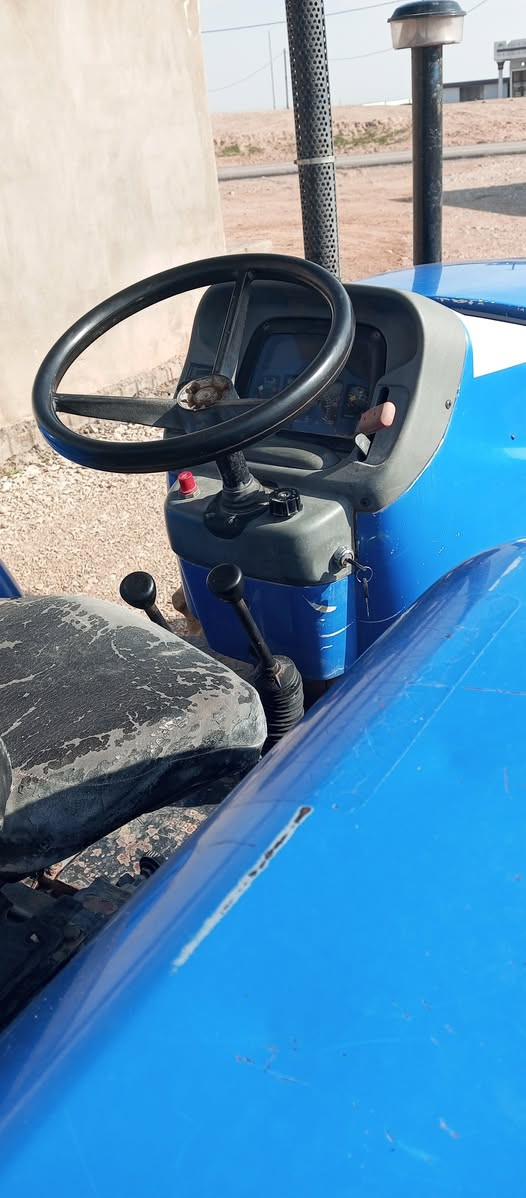 السلام عليكم مكينه للبيع نيوهلند مكينه نضيفه رقم ديالى مكان ديالى الاتصال عل رقم ***********
