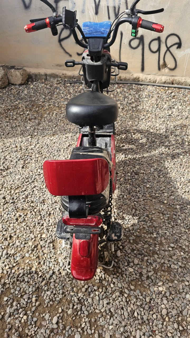 السلام عليكم دراجه شحن موديل ٢٥ نمر٤ سرعه ٦٠ بطاريات ٤  نقص بس بطاريات وشاحنه***********

يرهم مراوس ب. دراجه بانزين حسب القناعه
