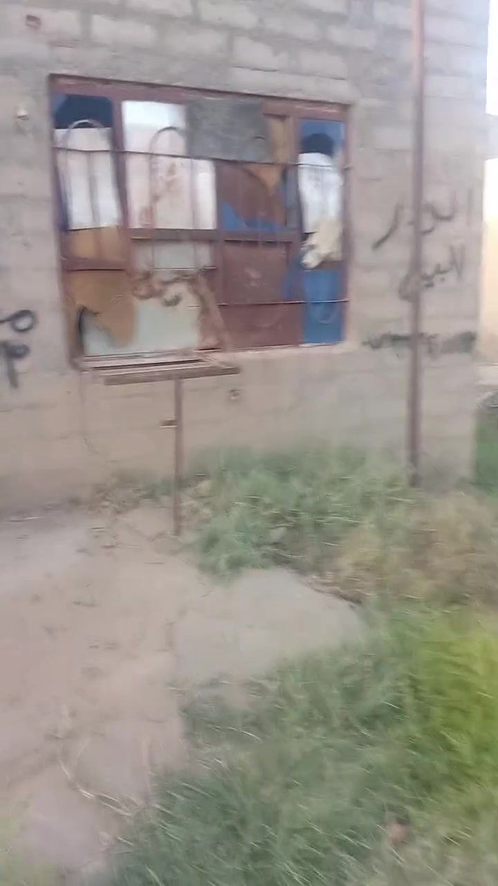 السلام عليكم بيت للبيع مساحه 100م 
بناء غرفتين وصحيات +قطعه 100م
باقي التفاصيل بلمقطع***********وتساب
