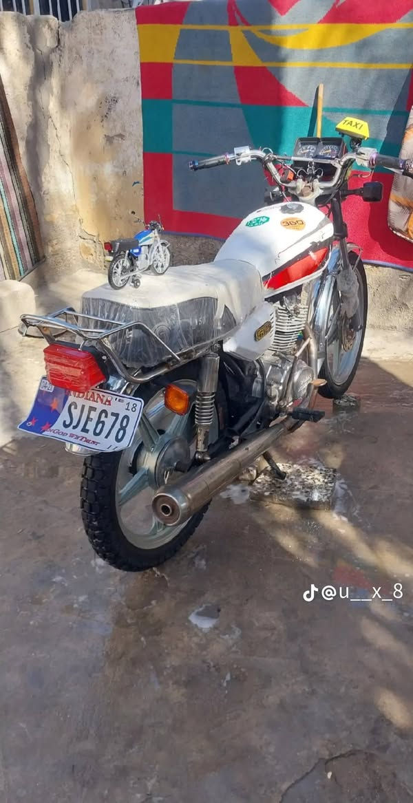 السلام عليكم دراجه للبيع كهربائيه شغاله اوراق كامله السعر 400 وبيها مجال قليل *********** مكان بغداد حي البتول
