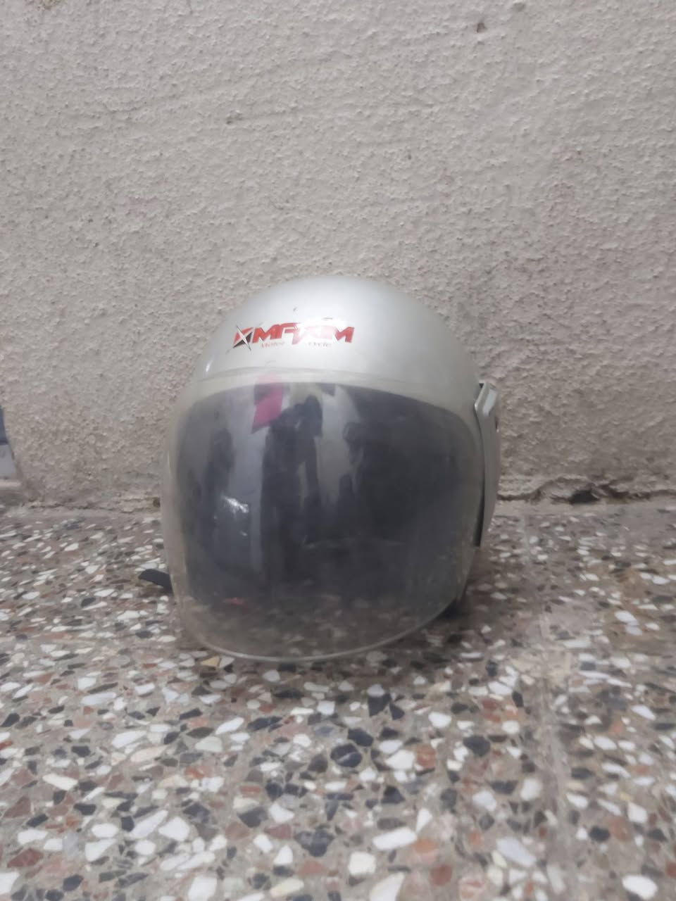 السلام عليكم أغراض دلفري للبيع سيبايه دلفري سلايد ترهم عل دراجه البيهه جناح من وره مثل البريد السعر ٤٠ وبيهه مجال وصندوق دلفري السعر ٢٥ بي مجال بسيط خوذه السوده جديده بس بيهه كسر زغير لوره سعر ٢٥ وبيهه مجال والخوذه الثانيه هم ٢٥ للإستفسار ***********متوفر واتس اب
