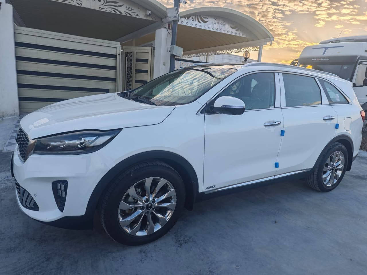 كيا سورنتو 2019 خليجي فول واحد على واحد  بسمنا رقم بغداد
كفاله من تبديل وصبغ 
عدة بارد بسيط 
ماشية 85 
4 بصمات + اشاير ترحيب عن الاقتراب +بانوراما 
شاشة كبيرة + تحكم مقود 
5 كامرات محيطيه دوارة 
كشنات جلد وكهرباء + تدفية وتبريد حتى بل كشانه الخلفية 
7 راكب + 3 قطع تبريد 
فور ويل + 4 انضمه قيادة 
بردات خلفية 
هندبريك بصمة 🫆+ مري شفط
صندوك كهرباء + ويل نيكل بلادي 
لد نهاري + عدسات زنون + شباك لد 
مكينه وكير بوضع الشركه 
بيها بارد بسيط بل باب وقبق الجنطة وداير الجاملغ 
السعر 250 وبيها مجال 
مكاني بغداد التاجي 
***********
