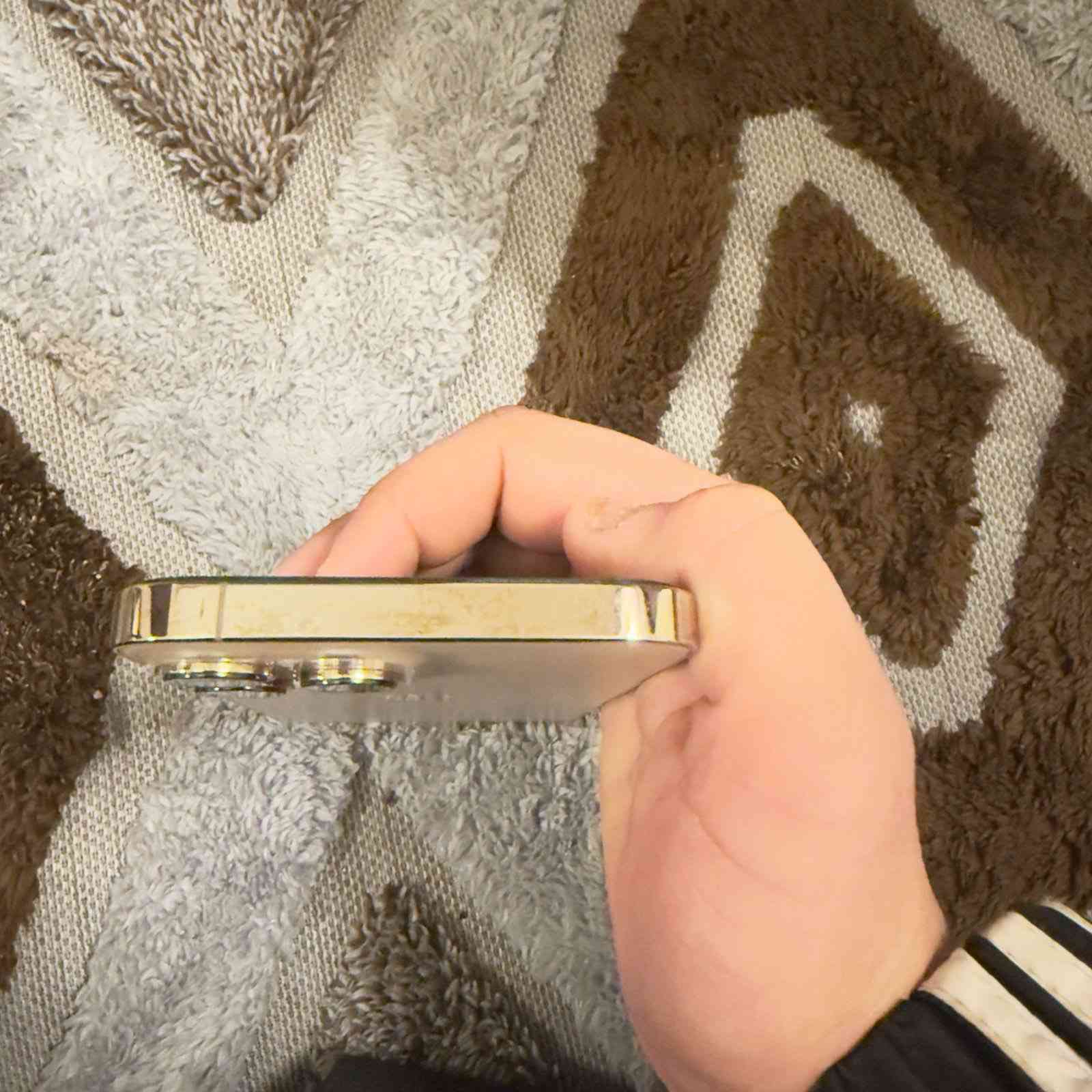 ايفون13 برو ماكس
وضع وكاله لا مفتوح ولا مبدل بي اي شي 
بطاريه 95 
ذاكره 256 
سيم واحد 
المكان أربيل 
السعر ( 600 الف)


**إذا كنت صاحب هذا الإعلان وتريد حذفه لأي سبب، رجاءا أرسل رسالة إلى الدعم الفني**