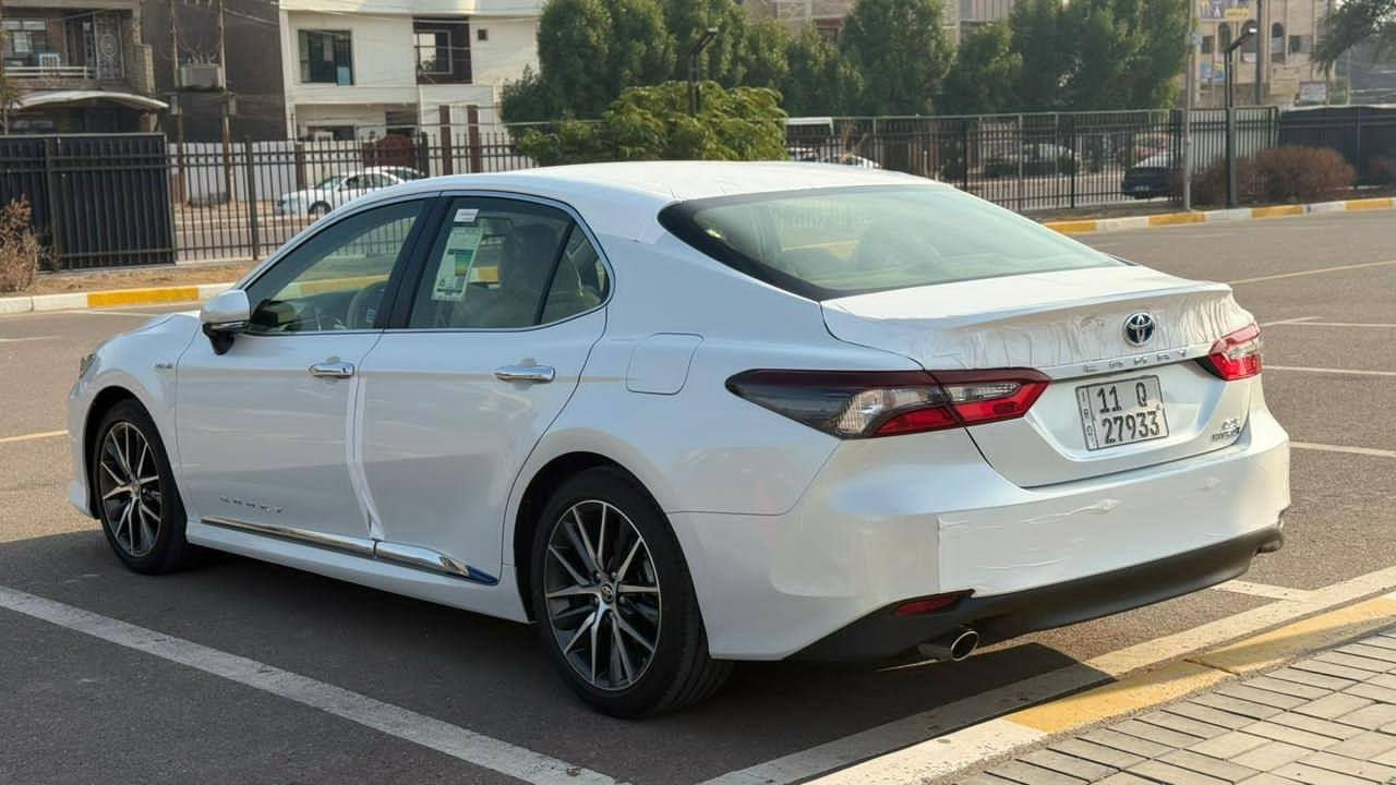 كامري GLE هايبرد ( خـليـجـي )
 عبد اللطيف جميل موديل2024

للبيع أو المراوس 
مواصفات ال gle معروفة:
بصمة
فتحة
بردة خلفية
حساسات امامي خلفي
داخل بيجي 
شاحن هاتف لاسلكي
اشاير بالمري
دخول ذكي 
اوتو هود 
إيفي مود 
 وبيها بعد شغلات

السيارة مكفولة ماشية ١٦ الف وبدون اي نقص الحمدالله السيارة نظفية بشكل استخدامي اليومي

السيارة نزلتها على ايدي من معرض بالاقساط مصرف الرافدين استقطاع مباشر من الماستر وليس تسليم يد وحتى الكفيل مال سيارة موظف ف اني أتكفل بالتسديد والشاري نسويلة وكالة عامة مطلقة بالسيارة أحقية البيع والشراء حالها حال اي سيارة اربيلية وكالة بس يبقى إذا ردت تحول السيارة الة تنتهي فترة تسديدها

وإذا معجبتك السيارة او سعرها تروحلك فدوة الف سيارة

باقي التفاصيل ***********
