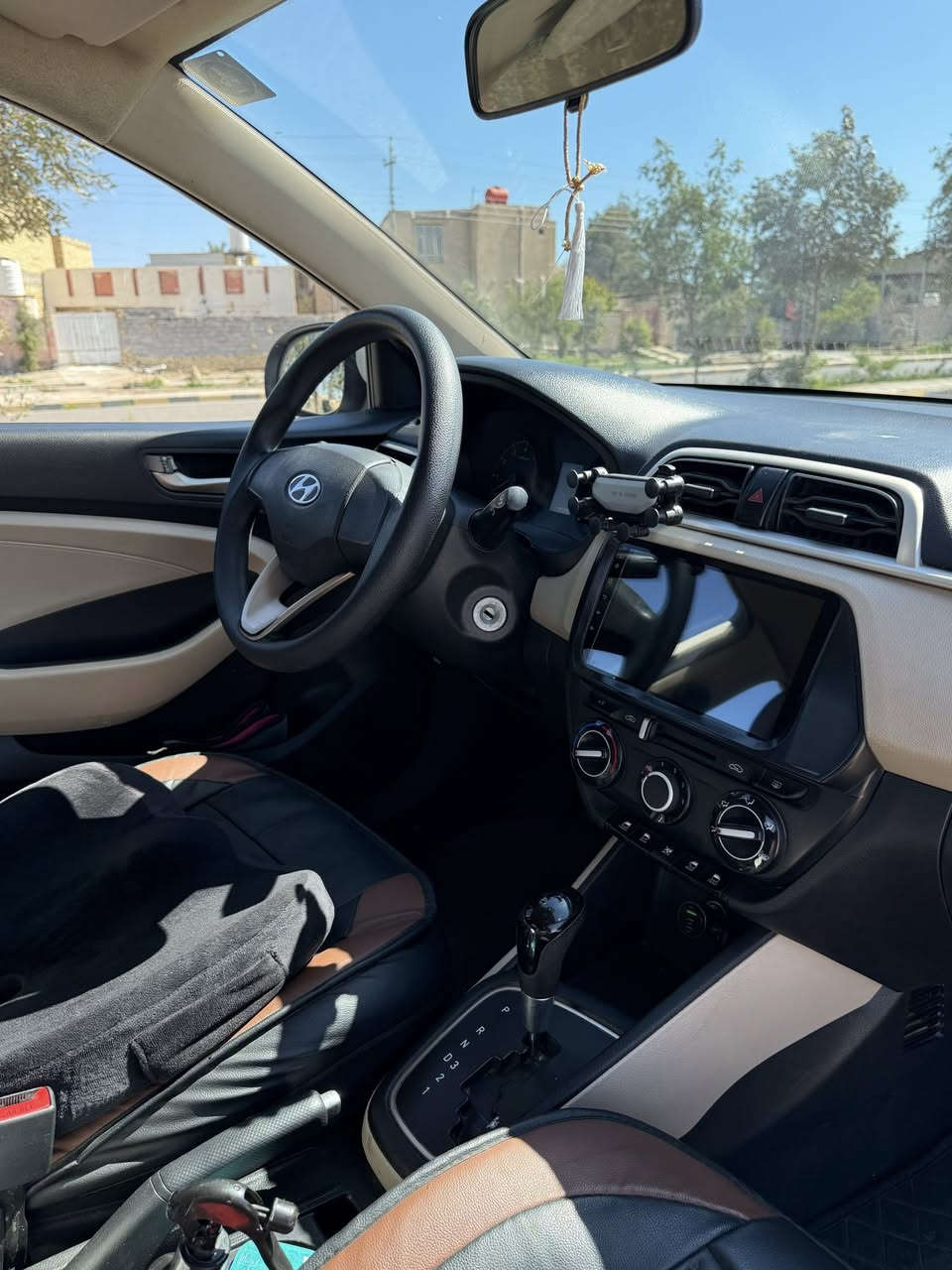 السلام عليكم سيارة هونداي رينا وارد خليجي موديل 2020محرك 1400 ماشية 119 رقم بغداد نكليزي السعر 90$ وبيها مجال للاستفسار ***********
