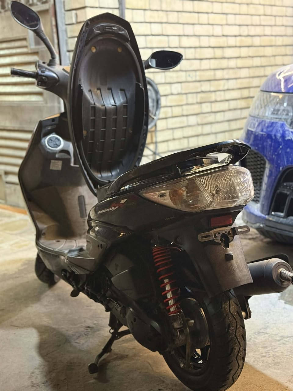 #مكلف_بالنشر
السلام عليكم
للبيع فقط تعجبك اهلا وسهلا ما تعجبك لا تكسر بالسعر فلوسك يمك و دراجتي يمي والرزق على الله للبيع فقط

 سكنس فحل كوري دراجه خذتها من الرمبه صارلها شهرين استخدام حيل قليل دراجه ملغمه شلعه معدل إقلاع كلجات رياضي صالنصه رياضي صدر رياضي فج بريميوم كابريته رياضي ٤ براغي كل نقص مابيها يشهد الله كفاله عامه على الشرط
السعر 1350 بيها مجال للطيبين تشوفها غاليه اعبر المنشور واندعيلنا بالرزق
العنوان بغداد شارع فلسطين ساحة بيروت
الدراجه مكلف بالنشر شراي من صدك تعال خاص ادزلك رقم صاحبها اذا بس تسولف لا تراسل يرحم والديك


**إذا كنت صاحب هذا الإعلان وتريد حذفه لأي سبب، رجاءا أرسل رسالة إلى الدعم الفني**