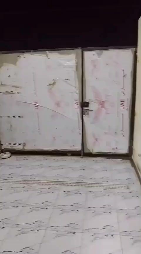 بيت زراعي 240 متر خلف محطة القطار على الشارع الرئيسي
طارمة
صحيات داخلية وخارجية 
مطبخ
استقبال
غرفتين
صالتين فوگ وجوه 
حديقة خلفية
ارضية مرمر السطح شتايگر
بيت نظيف جدا ومرتب 
للتواصل واتساب ***********
