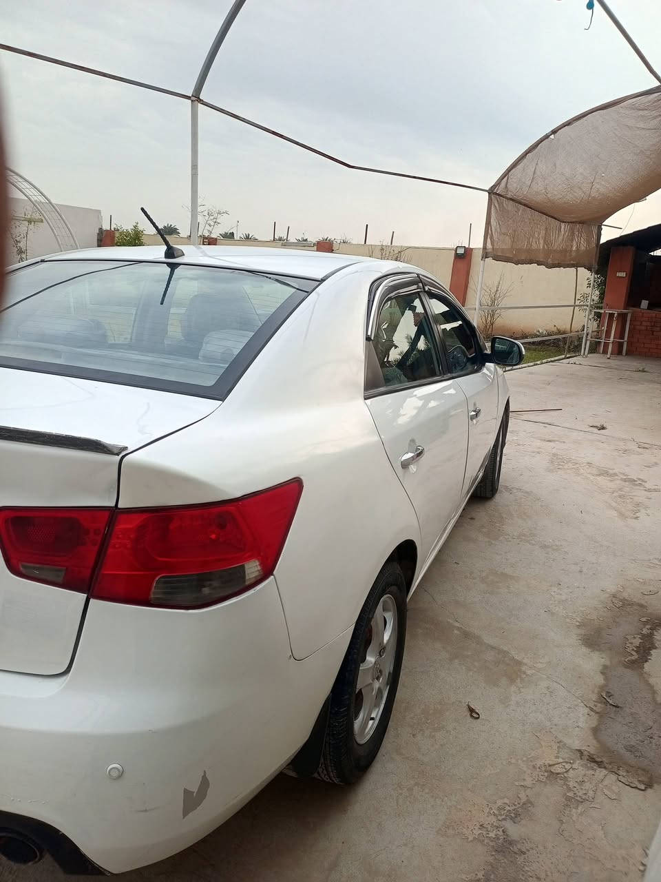 السلام عليكم كيه سيراتو موديل 2012 رقم بغداد انكليزي تحويل ثاني يوم محرك وكير خير من الله مواصفات السياره فول عده البصمه تتفئا و تبريد 🥶  شغال سعر 90$ سياره مصبوغه حزام  مكلف بل نشر والاستفسار اتصل ***********
