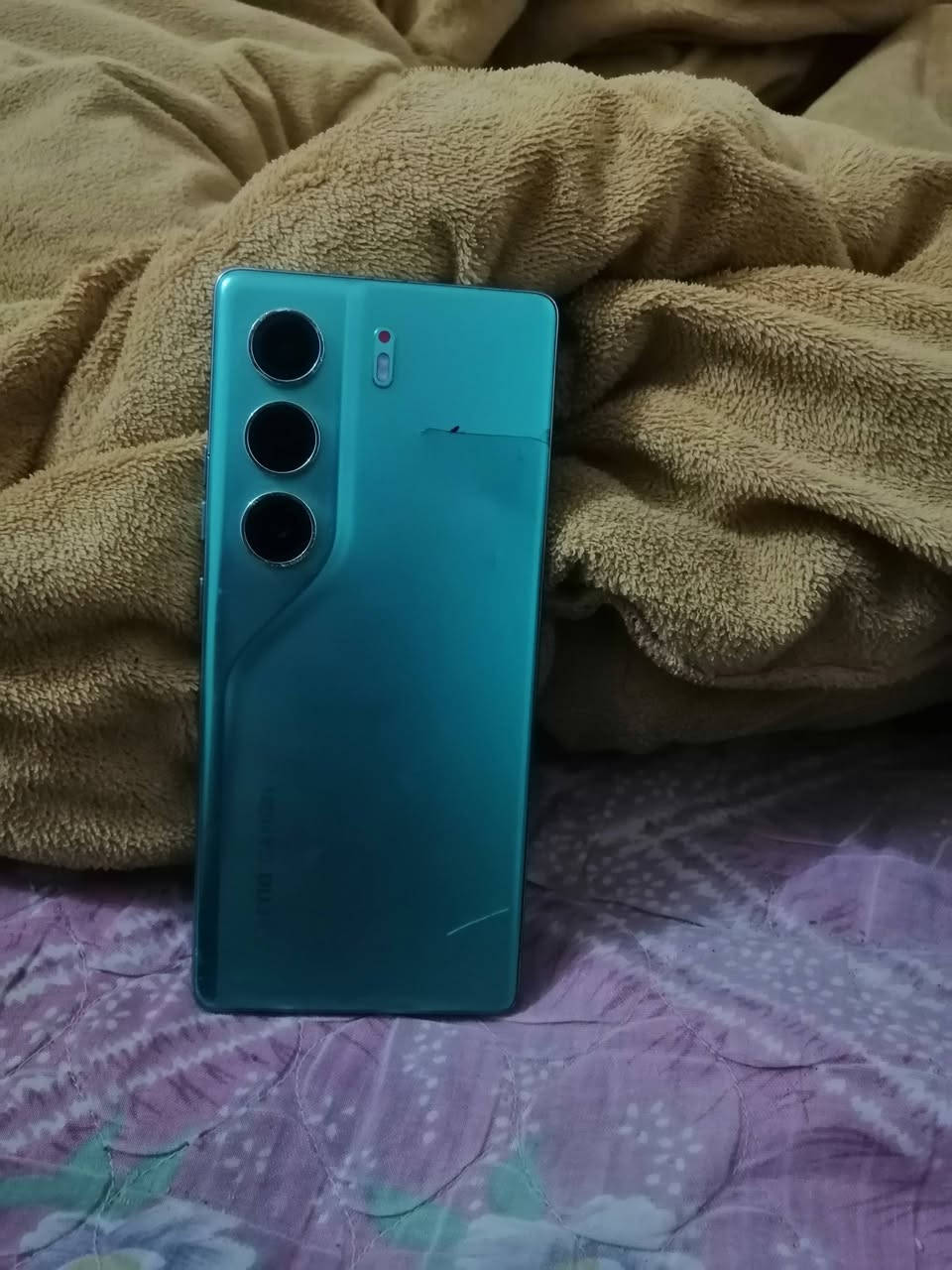 السلام عليكم تكنو كامون 40 ذاكره 256 الرام 8 الشاشه 120 هيرتز يشغل ببجي 90 فريم الجهاز فقط مضروب من جوه والمس من فوك الوسط يلمس والضهر مكسور اتصال تكنيك كله شغال خط كذالك مراوس بأيفون 11 برو او عادي


**إذا كنت صاحب هذا الإعلان وتريد حذفه لأي سبب، رجاءا أرسل رسالة إلى الدعم الفني**