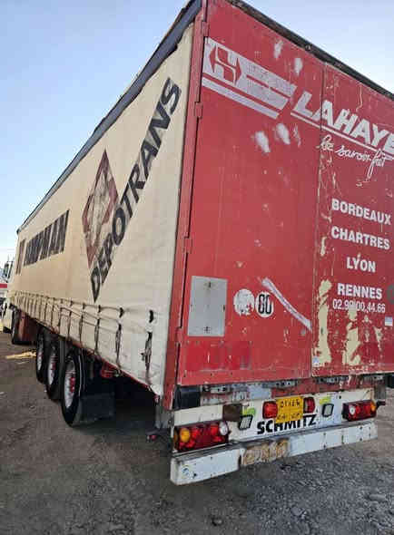 #مرسيدس_اكتروز تريله جادر للبيع 
موديل 2004
حجم 1844
مواصفات رتايدر كلج مبريده ثلاجة 
جادر نوع شمتز 
رقم دهوك شرط التحويل 
السعر ٣٤٠ ورقه وبيه مجال 
عنوان موصل برطله معرض #الحاج_فارس 
***********
***********
***********
