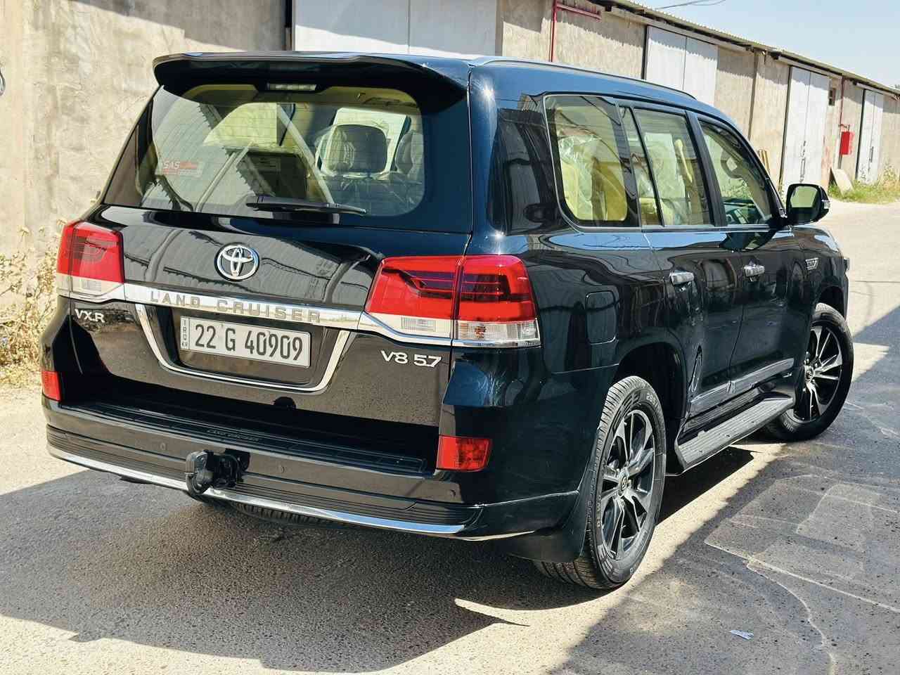 السلام عليكم ♥️
لاندكروز 2017  VXR—-V8 
السيارة مكفولة كفالة عامة سونار بلمنشور 

مواصفات معروفة الVX فول الفول 
فتحة كراسي ثنين كهرباء دبل ماوس فور ويل شاشة جبيرة حساس امامي خلفي 

رقم اربيل بأسمي 
السعر 450 وبيها مجال 
***********
