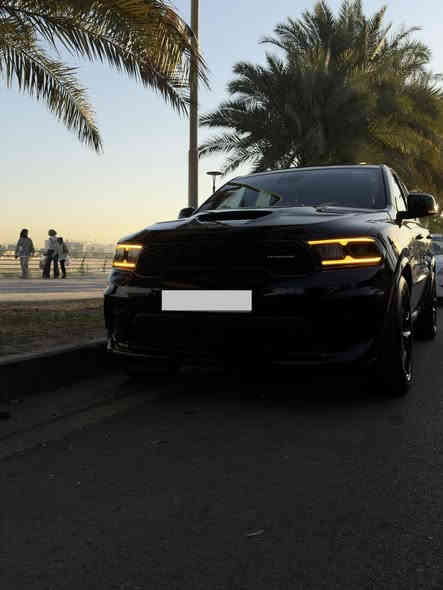 السلام عليكم 
Dodge Durango R/T Plus TOW N’ GO 

فول مواصفات ( فئة خاصة بنسخة ال RT )

الموديل : 2024 

المحرك : 5700 هيمي 

المسافة المقطوعة : 15000 ميل فقط 

وارد امريكي كلين تايتل (كلير بابين عكس السائق )  

المواصفات : 

فتحة سقف ( سلايد ) 

سقف شاموا 

داخل السيارة  كاربون فايبر ( forged carbon ) 

رادار امامي مانع تصادم 

رادار خلفي مانع تصادم 

رادار تحديد المسار + كروز كونترول متكيف مع الشارع 

نقطة عمياء 

بهذه الفئة الراديتر يكون حجمه اكبر من نسخة ال RT العادية يتحمل حرارة و ضغط اكثر 

الدبلات : SRT 

ويل 20 + بريكات بريمبو نفس ال SRT 

فتحات البنيد SRT

حساسات امامية + خلفية 

صندوق كهربائي 

مقاعد جلد + كنتارا + تدفئة + تبريد + خزن 

مقاعد خلفية VIP 

نظام الصوت harmon/kardon 

تحكم وضعيات القيادة eco + sport + track + Tow + snow 

ستيرن هيتر + شفتات ستيرن 

شحن وايرليس 

وايرليس كار پلي + اندرويد اوتو 

السعر : 47500 $

رقم السيارة : اربيل 

العنوان : بغداد 

هاتف : ***********
