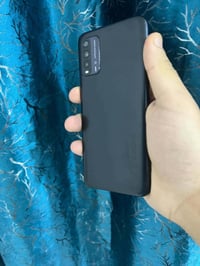 ريلمي تي ٩ • ذاكرة ١٢٨ • خطين