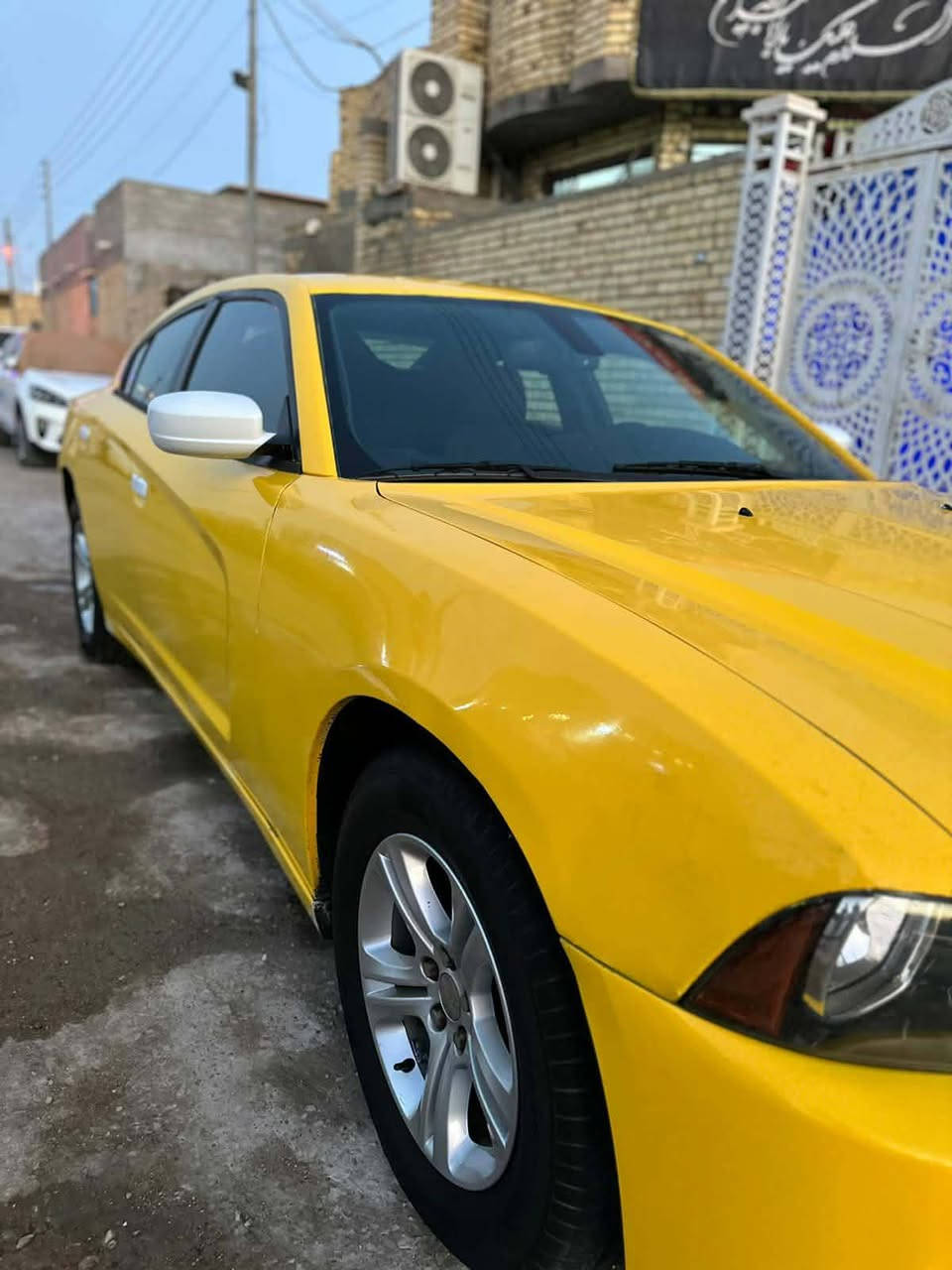 السلام عليكم جارجر للبيع موديل 2012 رقم بغداد مصفر هيئة ومرور تحويل ثاني يوم ضرر السياره فتح بيبان وجاملغات بدون اي عيب شرعي حدادية جديدة تخم تاير مكان السياره بغداد السياره كاملة تدفئة وتبريد التواصل فقط على الرقم ***********
