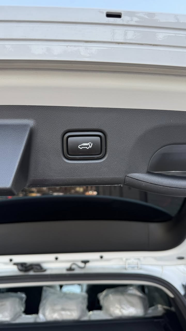 هونداي توسان  خليجي  2025فول موصفات اربع كامرات بنراما تبريد كشنات جنطة كهرباء رادر جانبي توقف ذاتي كفالة عامة 
ماشية 9000
السعر 243
الشراي يتصل او مراوس بسيارة اقل سعر
 ‭0775 850 4387‬
