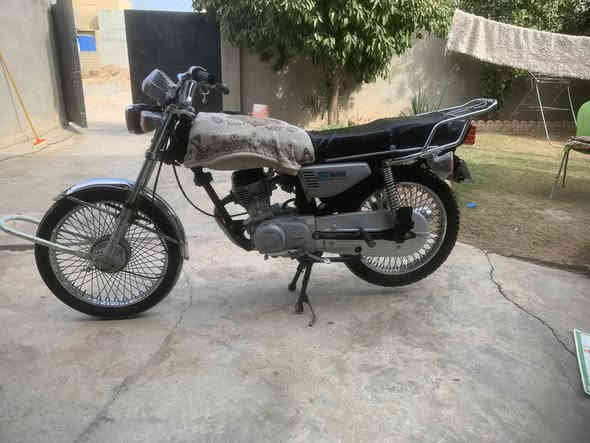 سلام علیكم شباب دراجه تایكر مديل 2020كهربائیات كامل شغال دراجه خيرمن الله محرك لاصرف ولابخار دراجه مامتعوبه مال شغل سعره 375بي مجال للطیبين مكاني فيلق شراي تعال خاص او***********      ***********
