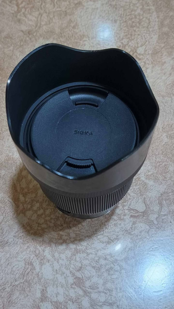 عدسه 85 آرت فتحة 4.1  #للنيكون
‏موجود هود و غطاء من طرفين 
‏مواصفات 
‏ عزل الخلفية (بوكيه قوي)
‏فتحة واسعة  f/1.4 
‏الخلفية ضبابية وناعمة
‏الصورة تطلع احترافية ومناسبة للبورتريه
‏العدسة مفيد جداً جداً بجلسات العرسان أو الخطوبة 👌


**إذا كنت صاحب هذا الإعلان وتريد حذفه لأي سبب، رجاءا أرسل رسالة إلى الدعم الفني**