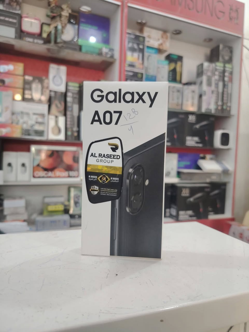 السلام عليكم 
🎮 مو كل جهاز اقتصادي يگدر يثبّتلك 60 فريم ببجي…
بس Galaxy A07 مع سعره المناسب يگدر يطيك أداء تعتمد عليه 🔥📱

إذا استخدامك ألعاب، سوشال، ويوتيوب طول اليوم — فهذا الجهاز الافضل حتى يتحمل بدون حرارة مزعجة أو لاگ 👌⚡

✨ شنو اللي يميزه؟
🚀 معالج Helio G99 للأداء السلس بالألعاب
🎮 تجربة PUBG تصل لـ 60FPS
 💾ذاكرة 128 _4
📺 شاشة كبيرة 6.7 إنش بتردد 90Hz
🔋 بطارية 5000mAh تكمل يومك براحة
⚡ شحن سريع 25W
📸 كامرة 50MP لصور أوضح
ملاحضة : مستعمل اقل من ١٠ ايام 
السعر ١٨٠ وبي مجال بسيط 
***********
