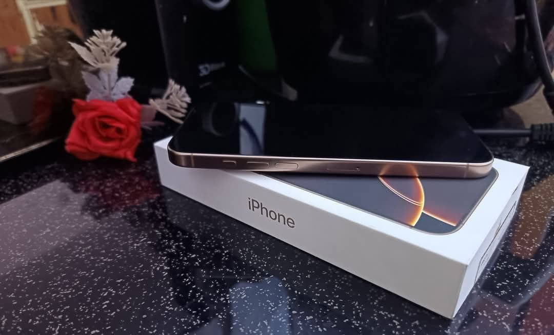 ايفون 16 برو ماكس لون ديزرت تيتانيوم ذاكره 256 ملحقاته كامله ضمان ماستر بطاريه 💯 نضافه 💯    السعر المطلوب مليون 500 قبل10 ايام من اخذته قفل   رقم الهاتف
***********
جهاز شرق اوسط 
كفاله من شخط الله شاهد
