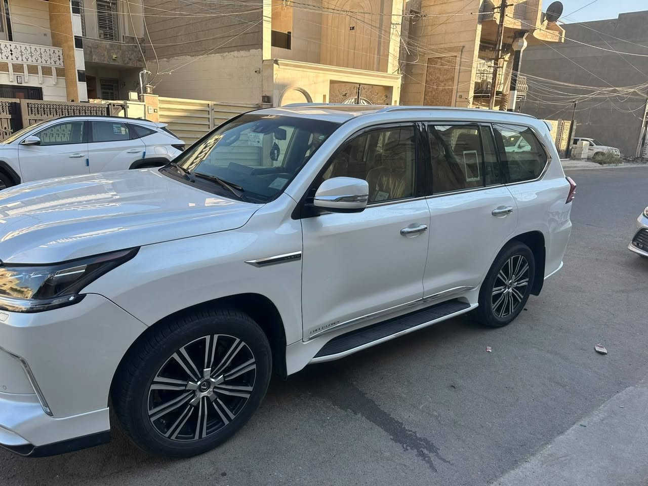 تحيه طيبه السلام عليكم أ
لكزز 2021 بريم
فول مواصفات
عداد المسافه 66 الف
سونار مع صور 
رقم بغداد دولي باسمي 
السعر 77 الف 
اي استفسار.
***********
مكان بغداد كاظميه
