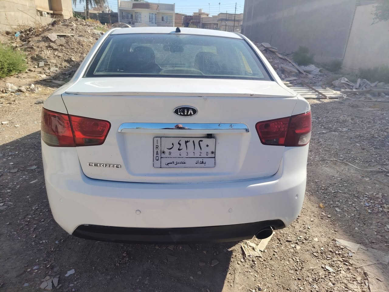 كيه سيراتو للبيع ٢٠١٢ رقم بغداد كير محرك حداديه كهربائيات تبريد كفاله بيه طخه بل جاملغ الأمامي وبيه شخوط قليله عليه غرامات ٩٠٠ ينزلن من سعره السعر ٧٩ ورقه السيارة ب كربلاء رقم الهاتف ***********
