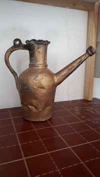 إبريق نحاس • قديم