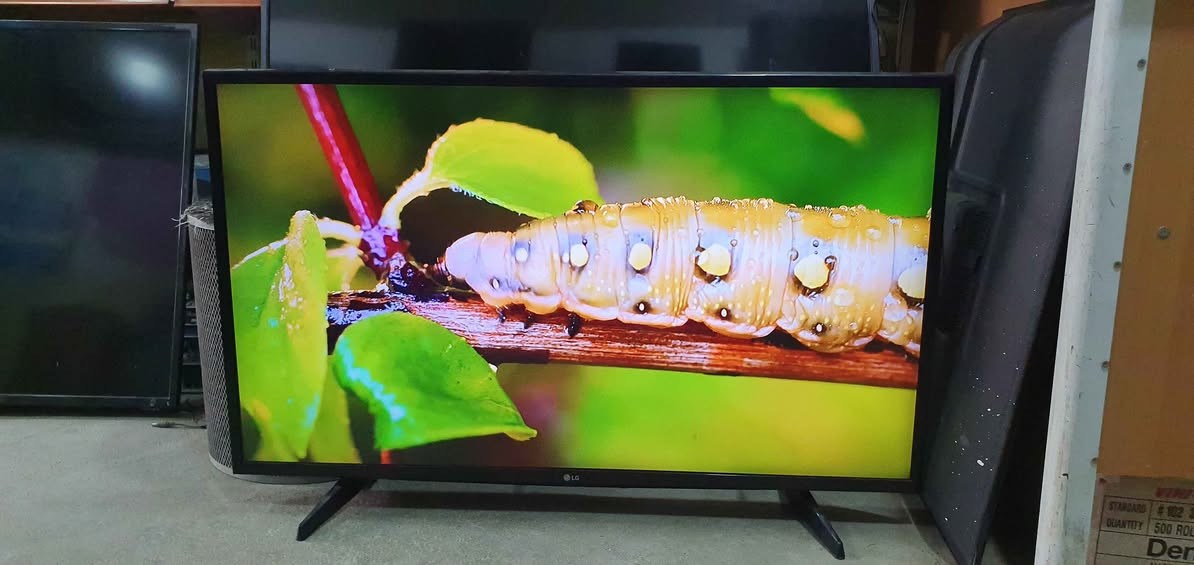 تەلەڤیزۆنی LG سمارت قەبارە 43 مۆدێل LH590V-2016
سەتەلایتی تێدایە خاوێنە نرخی 140000 لە هەولێرە
پەیوەندی بکەن بە واتساپ و ڤایبەر *********** أربيل, العراق
