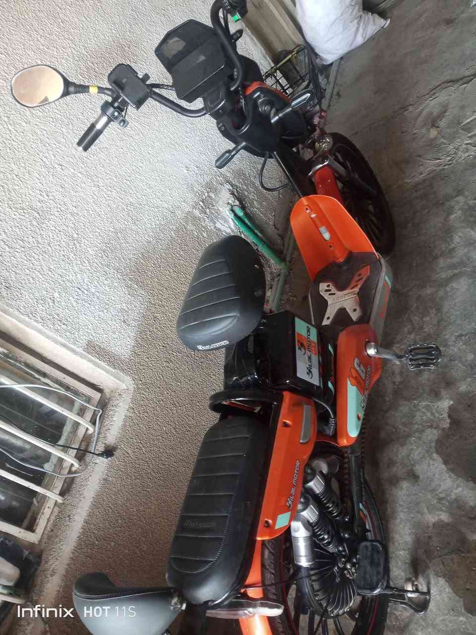 دراجة شحن للبيع موديل 24حجم 20نضيفه بصمه وسويج والشاشه والشاحنه تشتغل عن بعد  بطاريات نضيفه كلش مابيها اي نقص السعر 225وبيها مجال الاتصال على الرقم ***********مسيب
