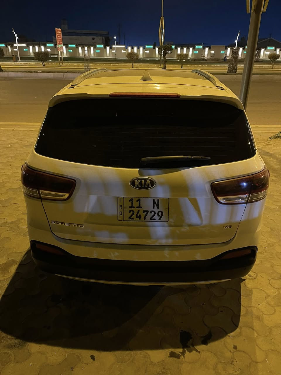 السلام عليكم 
للبيع كيا سورنتو. موديل 15

فول  كويتي   مكينة 6 

ماشية 95 حقيقي

مكفولة من صبغ  فقط بارد  شي قليل 

رقم بغداد دولي بأسمي

السيارة جديدة وستخدام شخصي 
 مكان السيارة الفلوجة 
السعر 205 وبي مجال واتشرف بالجميع
***********

