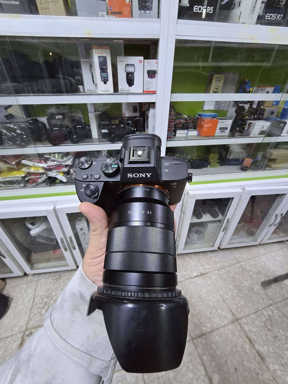 سوني a7III مع 24.70 فتحه 4
نضافه95% كامل ملحقات اصليه حزام شاحنه بطاريه كارتون 
شتره 15k 
سعره كامل مليون و550الف 
مكاني بابل ***********
