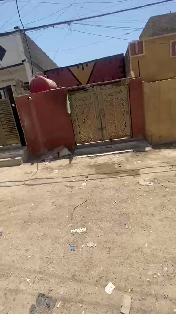 السلام عليكم

بيت للبيع مساحه ١٢٠ متر 

يحتوي على غرفتين مساحه كل غرفه ٥*٦

وديوانيه مساحتها ٧*٤ مع ملحقات لبيت 

الموقع مدخل سبع قصور قبل السيطره 

رابع فرع ع جهتك اليمنه  قريب ع حي اور والغرير موقع حلو عن قريب تدخله الخدمات 

السعر ٤٨ وبي مجال 
‭٠٧٧١ ٨٥٤ ٦٦١٣
