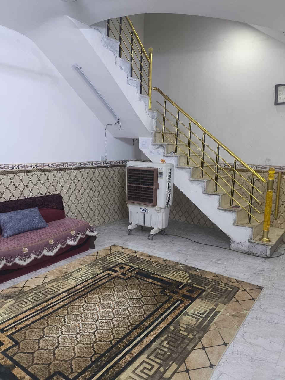 بيت للبيع في منطقة حي السفير قرب افران علي الهادي
المساحة :125 يحتوي على 4 غرف نوم و 4 حمامات 

السعر :140

الرقم : *********** lessامات
