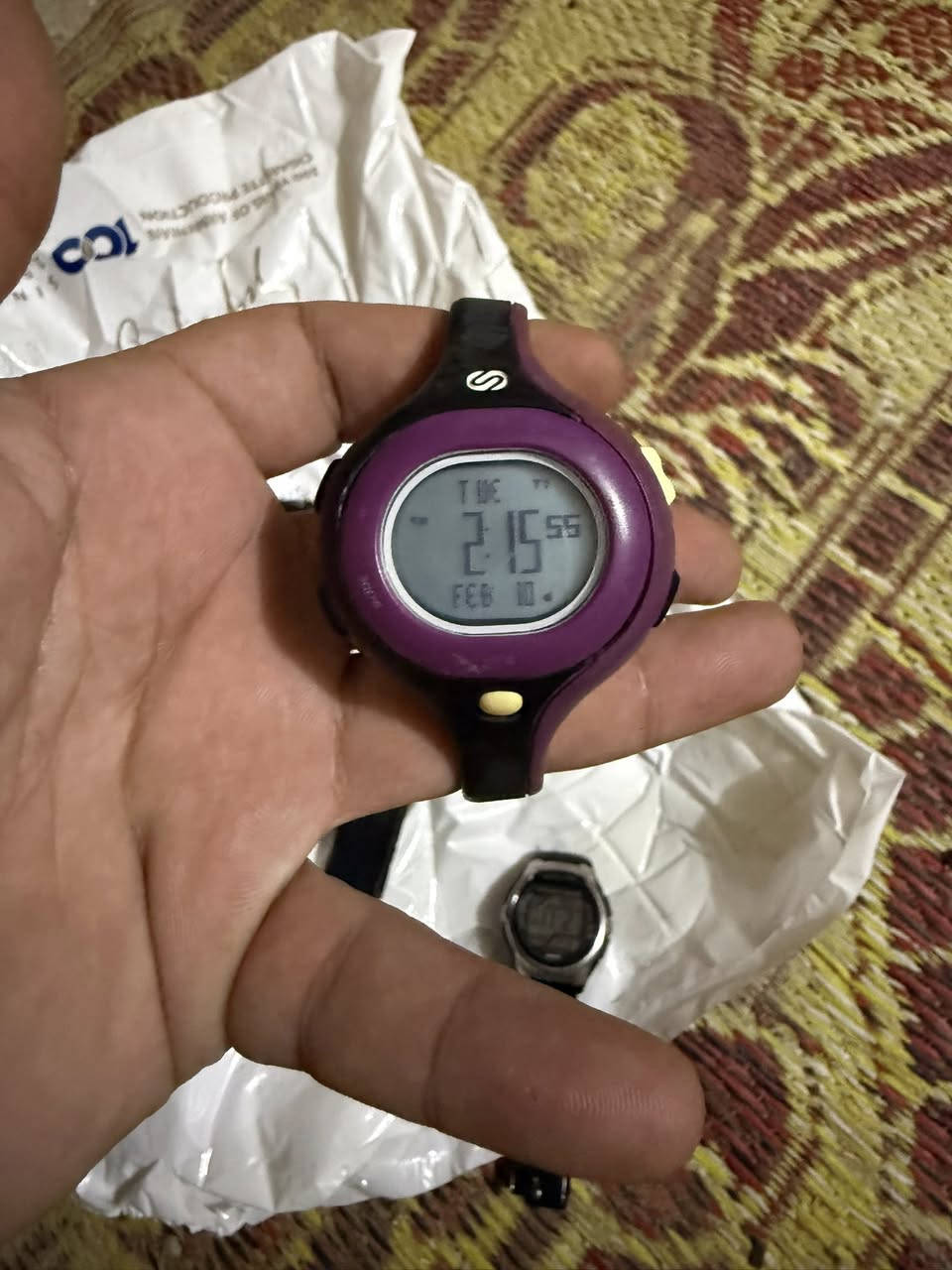 سلام عليكم من رخصت الادمن  ساعات اصليه كلمن وسعره ***********
