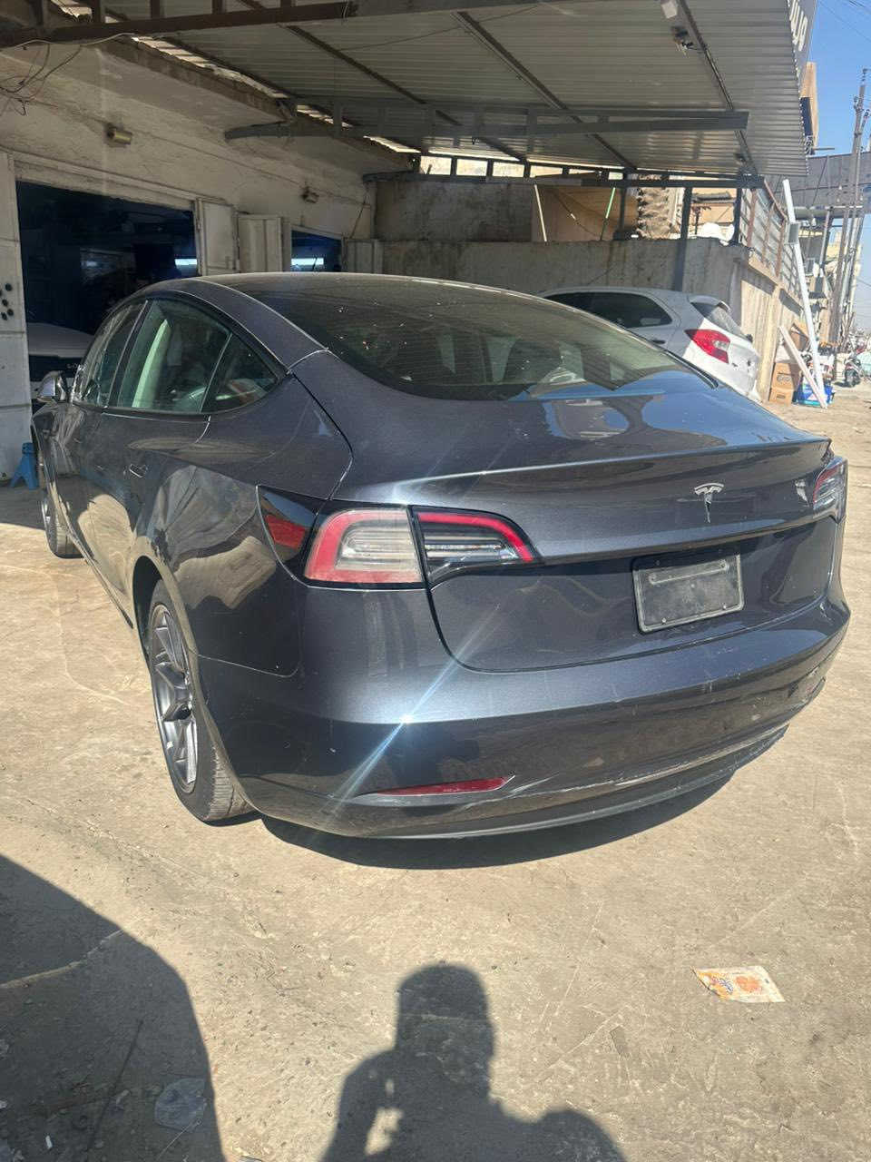 تسلا موديل ٢٣ وارد امريكي الجيل ٣ ماشيه ١٠ حادثهه مثل مموضح بصور بسمي رقم بغداد موجوده ابغداد الكراده السعر ١٥٥ 
للاستفسار ***********
